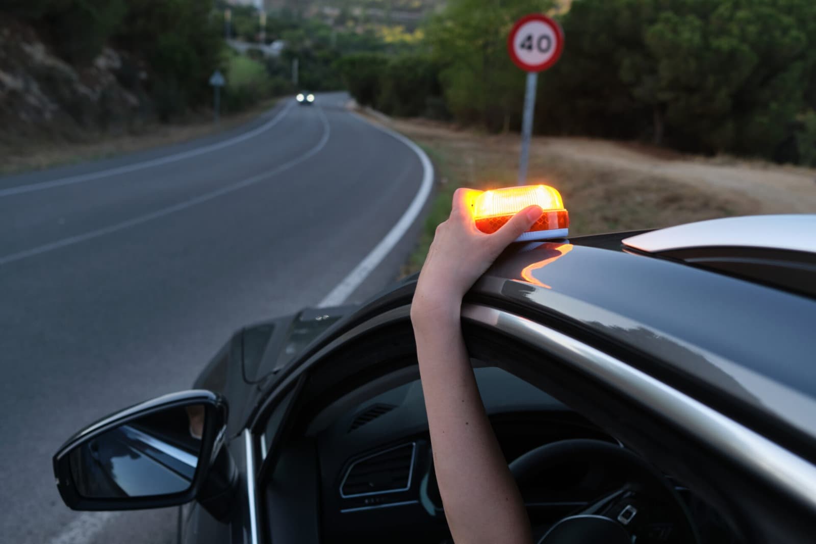 Die Bedeutung der Warnleuchte V16: Sicherheit im Straßenverkehr gewährleisten
