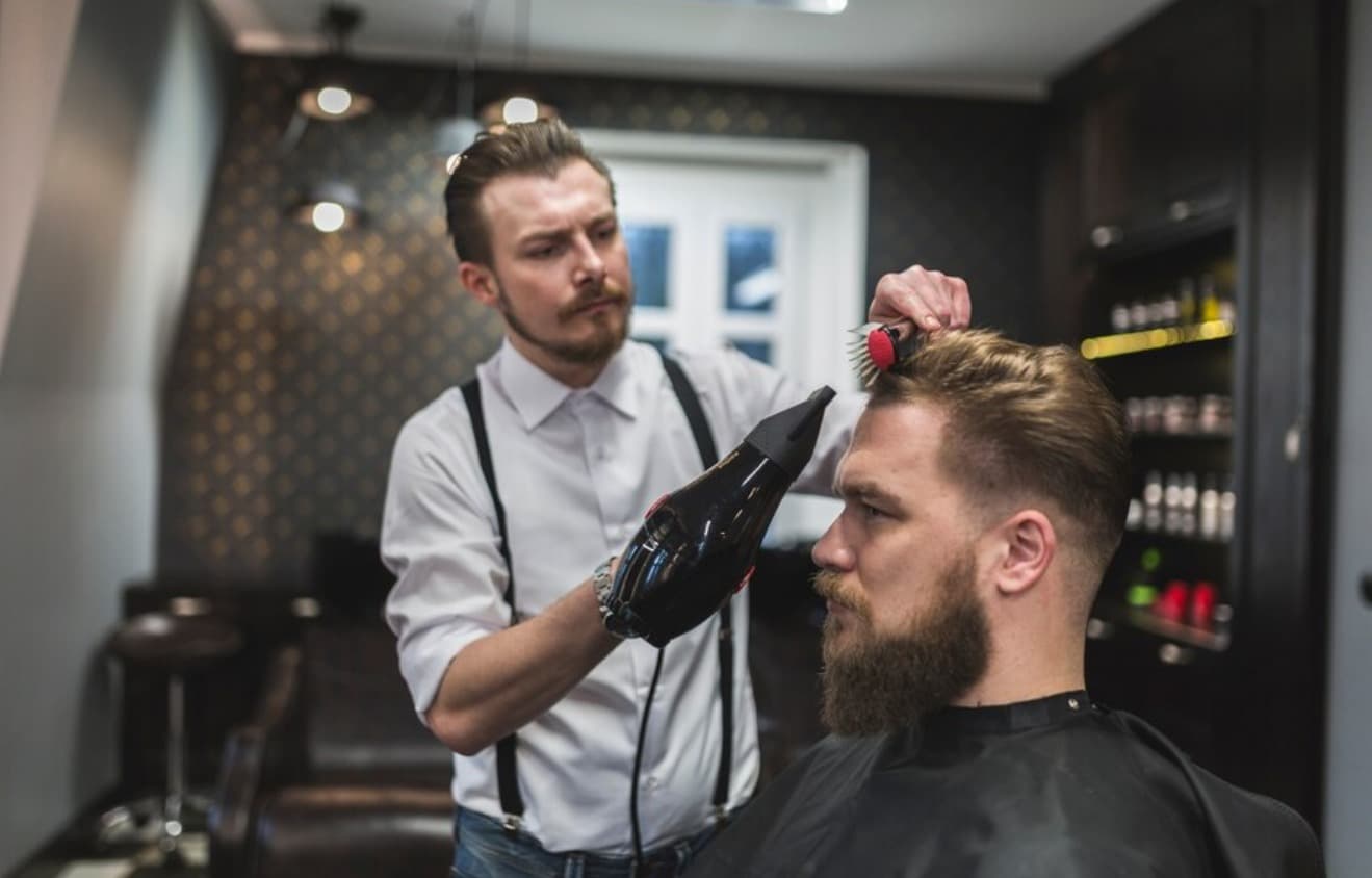 Coafor București cu Styliști Profesioniști | Marian Cotoi