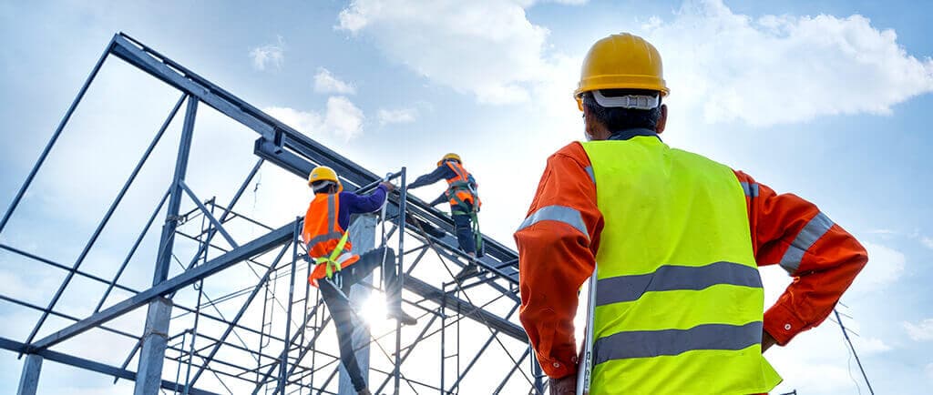 How a Commercial Concrete Contractor Manages Large-Scale Sidewalk and Wall Replacements