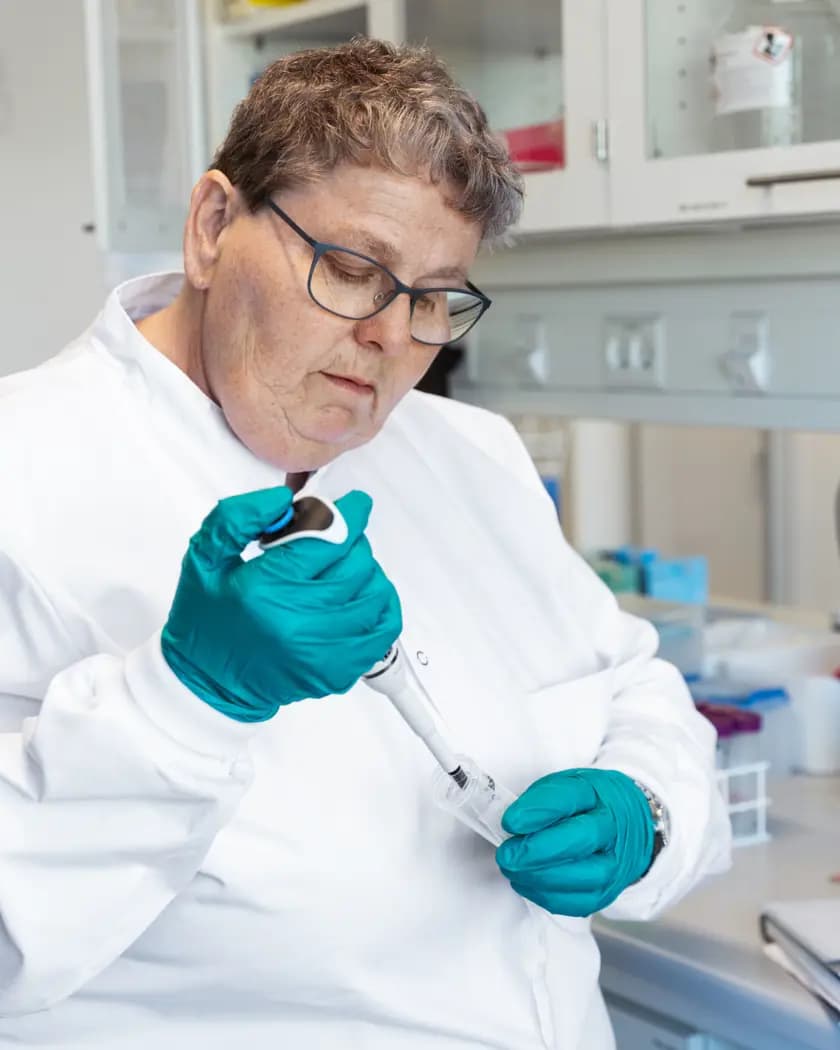 Research Peptides: What Scientists Need to Know Before Buying