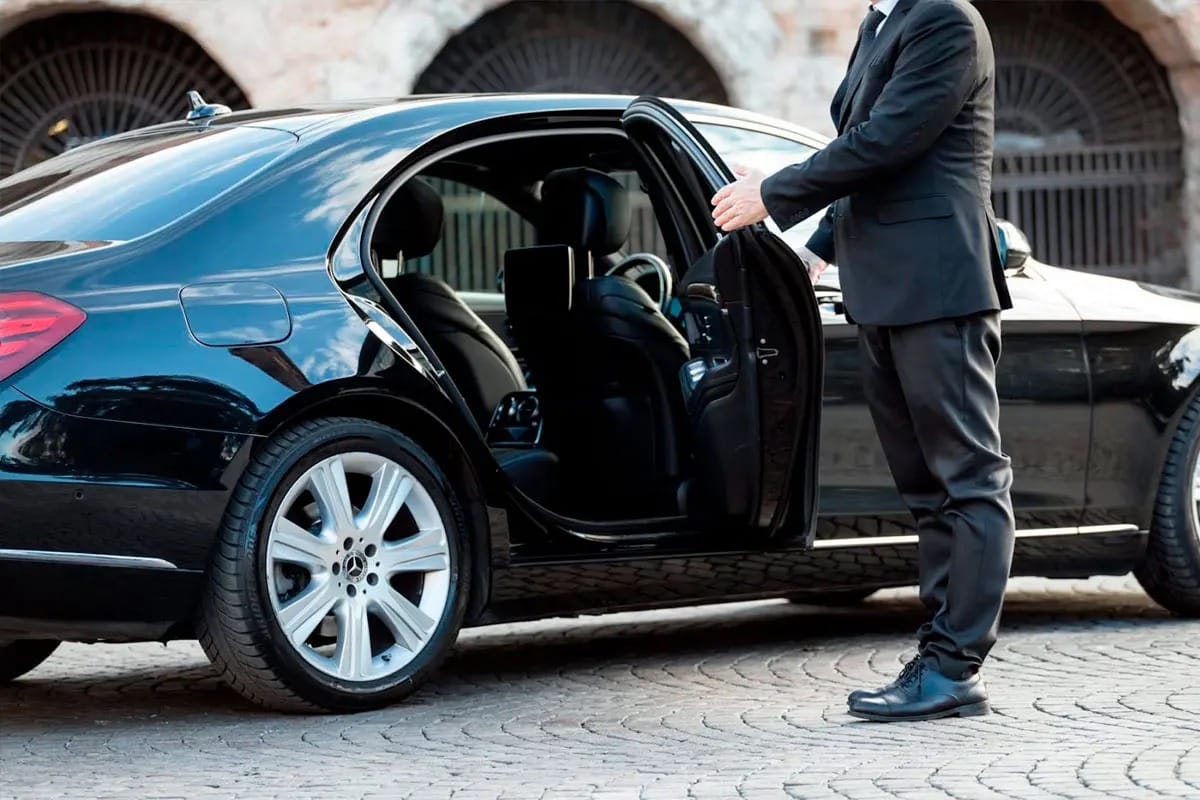 Professional Chauffeur Service Nottingham to Heathrow Airport