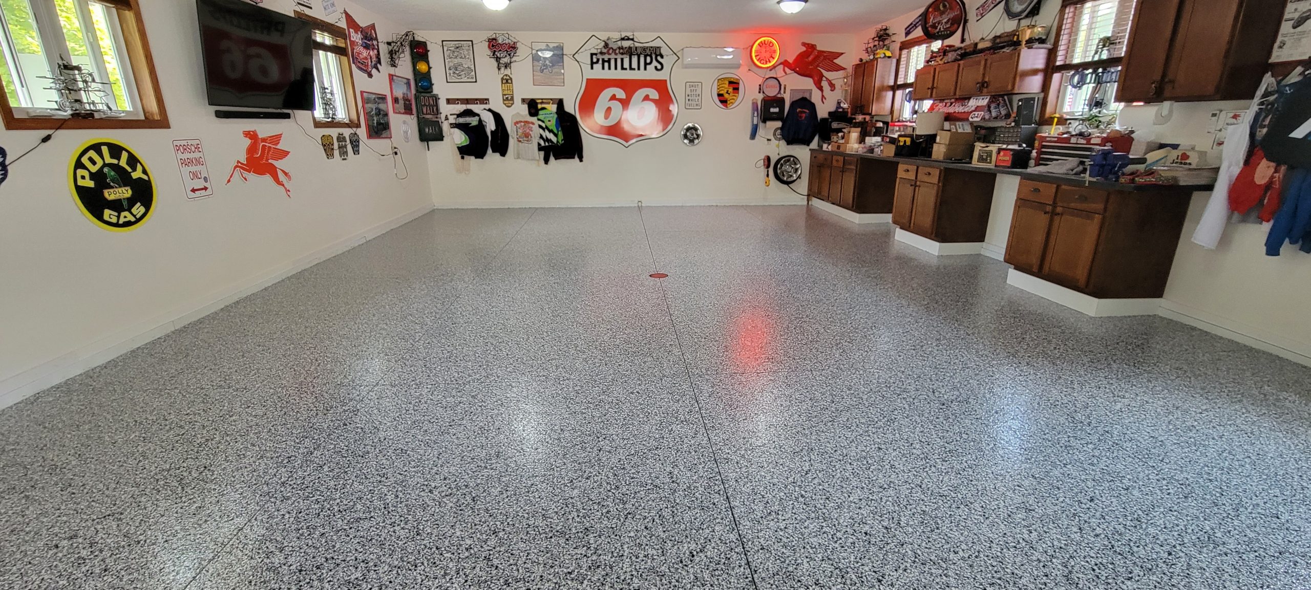 Garage Floor Coating Minneapolis – Strong, Sleek & Slip-Resistant