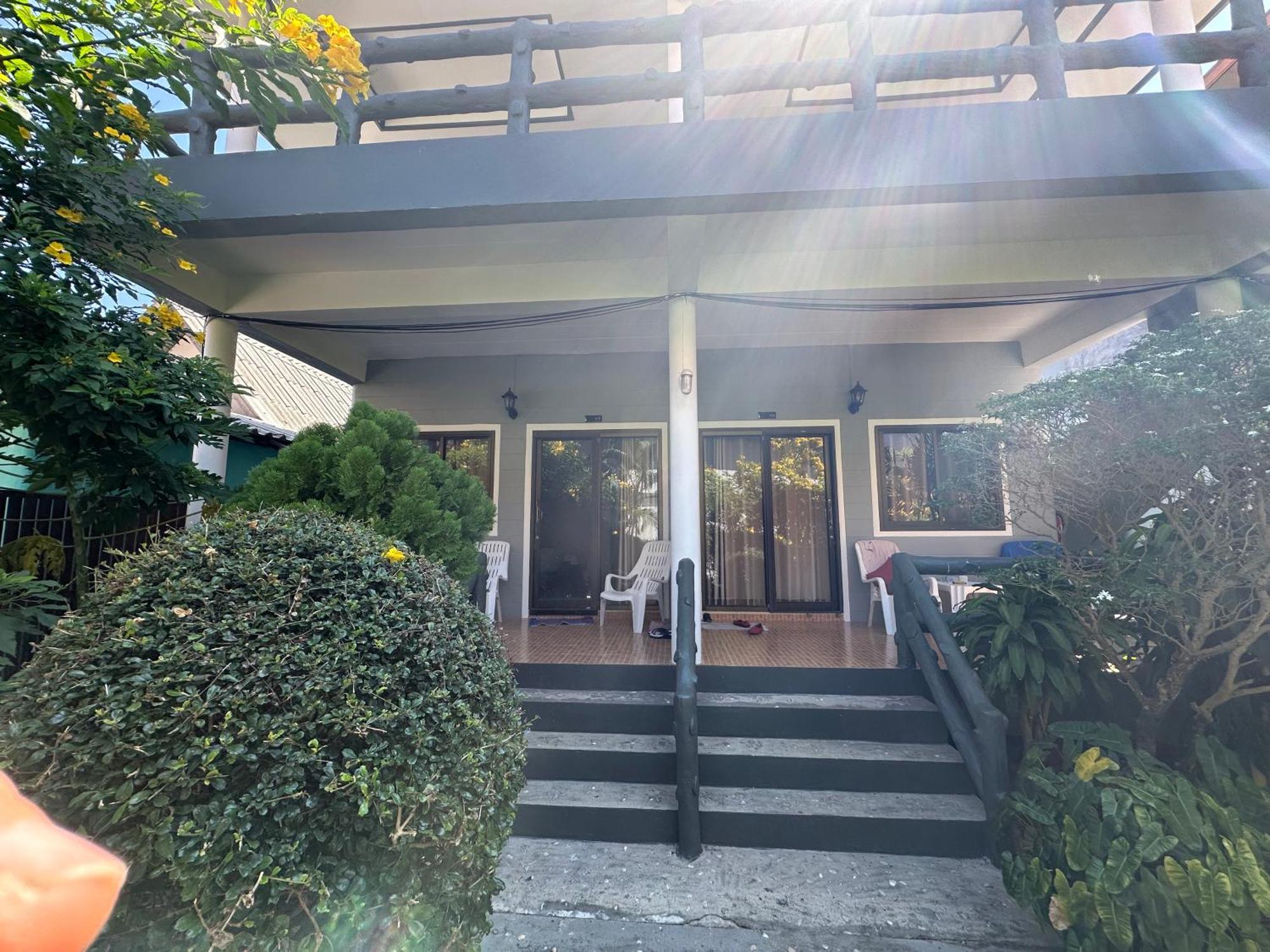 Ko Lanta Short-Term Housing Near the Beach with Stunning Sunsets