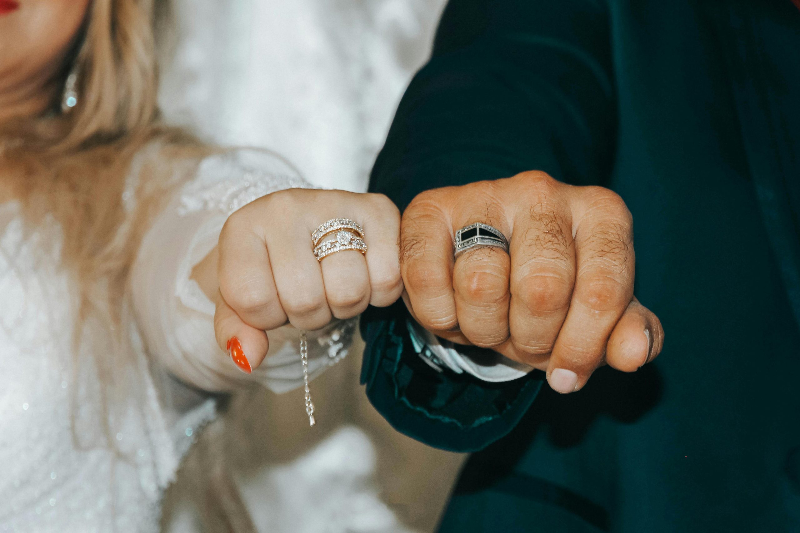 訂婚戒指選擇指南：意義與款式解析