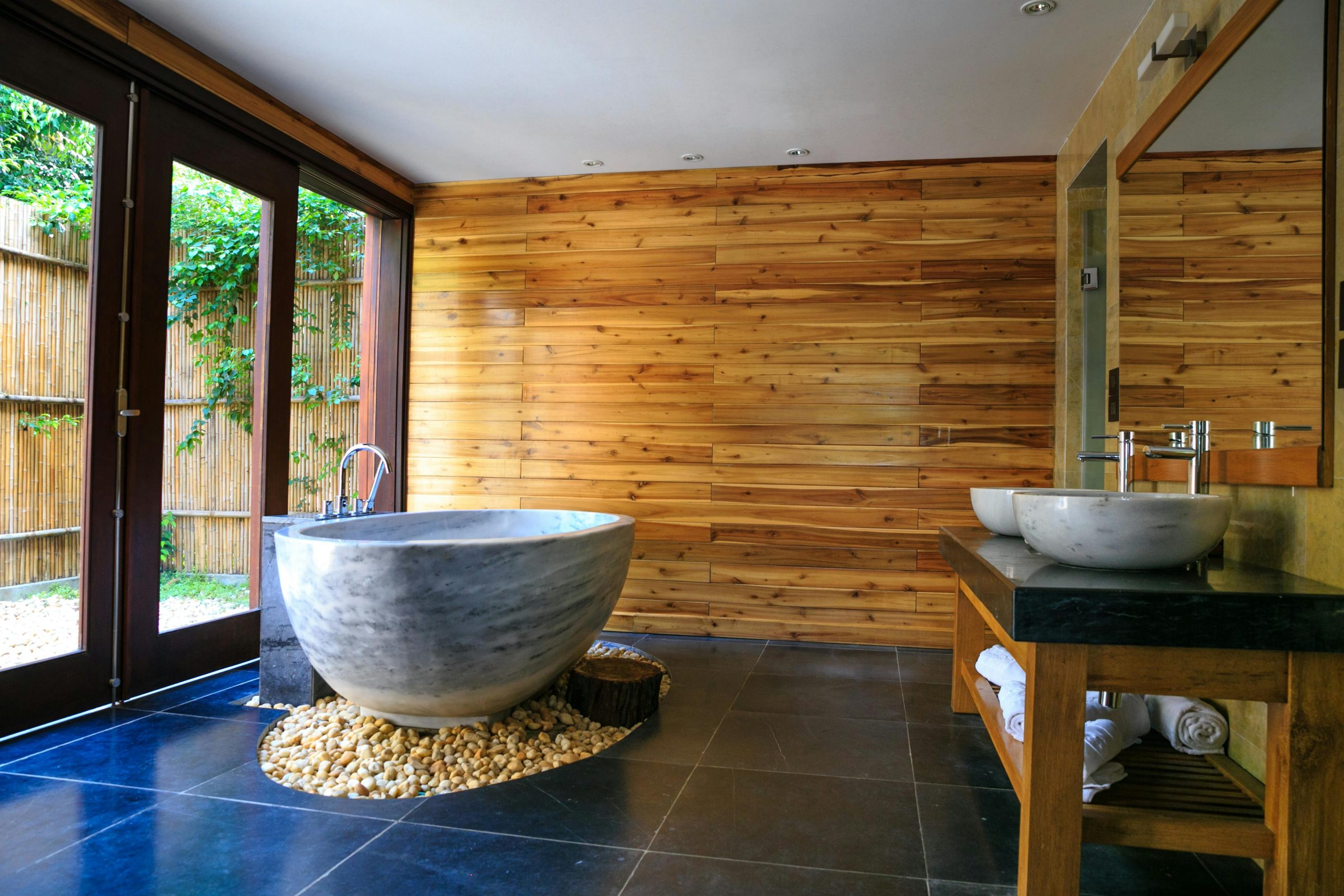 Elegant Showers for Sleek and Modern Bathroom Interiors